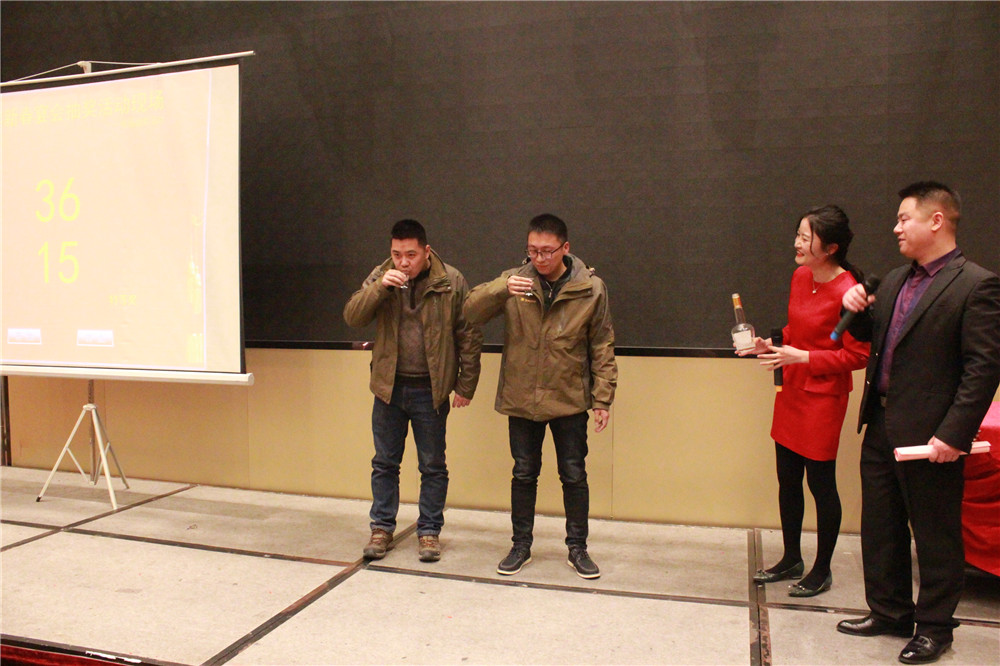難以表述喜獲大獎(jiǎng)的激動(dòng)，唯有杜康.jpg